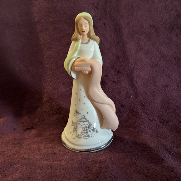 HAWTHORNE VILLAGE Silver Blessing Nativity Collection “Linen Lady” EUC - Picture 1 of 7